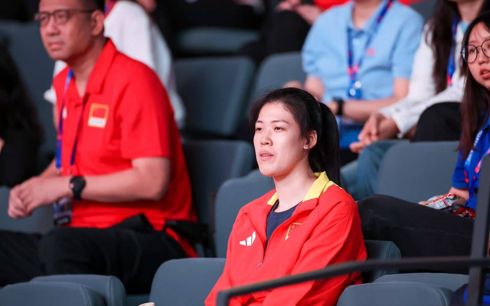 爱游戏体育中国-李盈莹现场助阵，中国女排轻取法国队