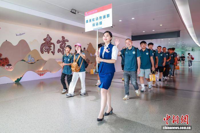 aiyouxi-“苏·超级飞”快闪店加快落地 南京推出“跟着‘苏超’游江苏”专线